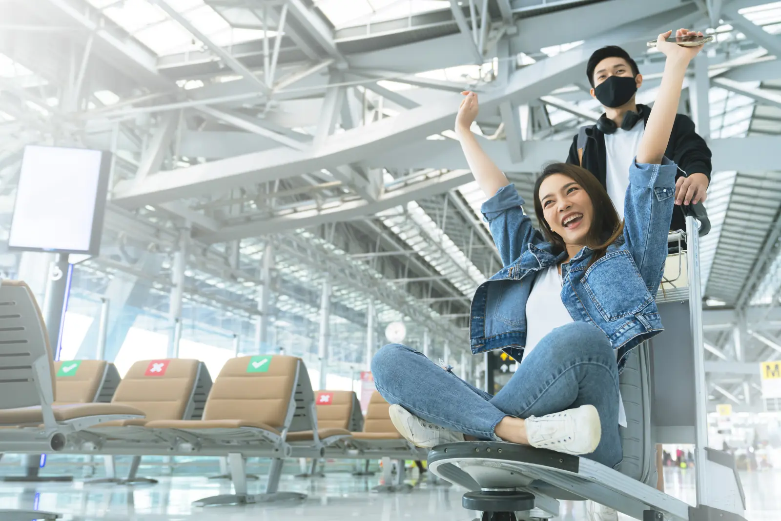 Meeting families, tourists and guests at the airport without unnecessary confusion