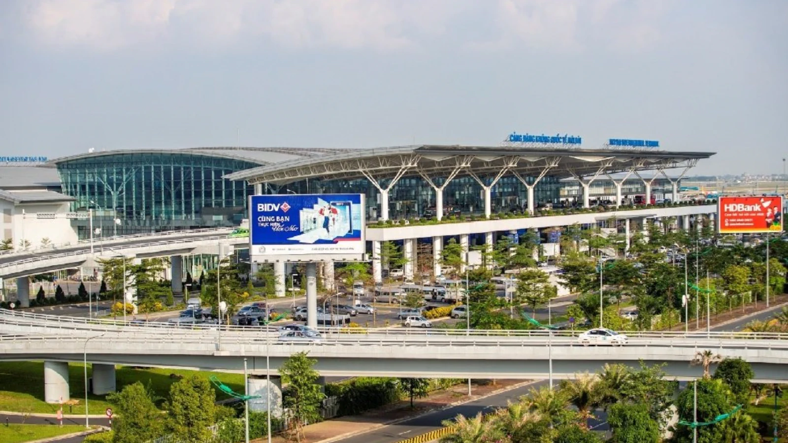 河内 HAN 快速通关: Viet Fast Track 机场协助